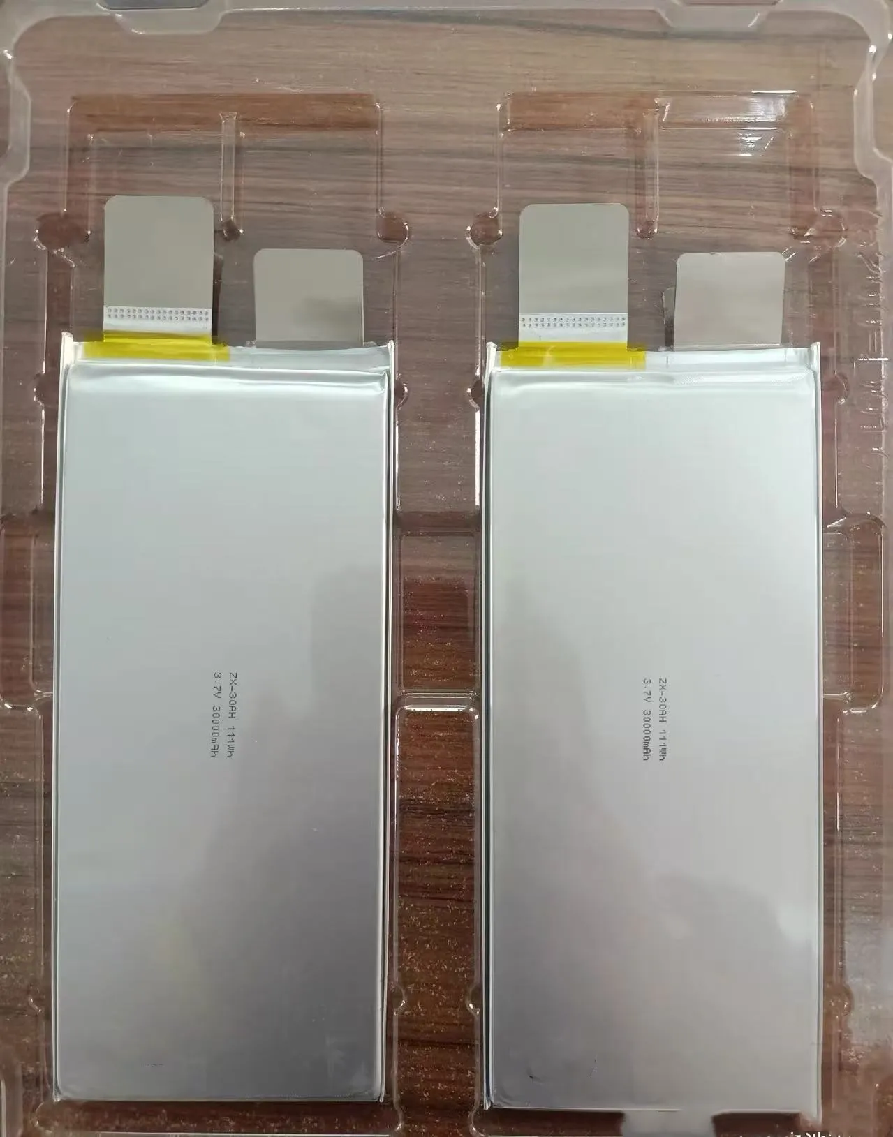 

Новинка для ячейки 10575175, 30 Ач, 30000 мАч, 5C, 10C, 10,5 мм * 75 мм * 175 мм, аккумулятор для сельскохозяйственного дрона с защитой от падения, БПЛА