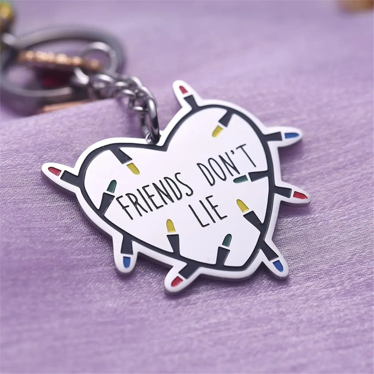 【STABLE QUALITY】1 Pc Friendship Gifts Keychain Friends Don'T Lie Merchandise New Year Collection Gift, Heart-Shaped Combination