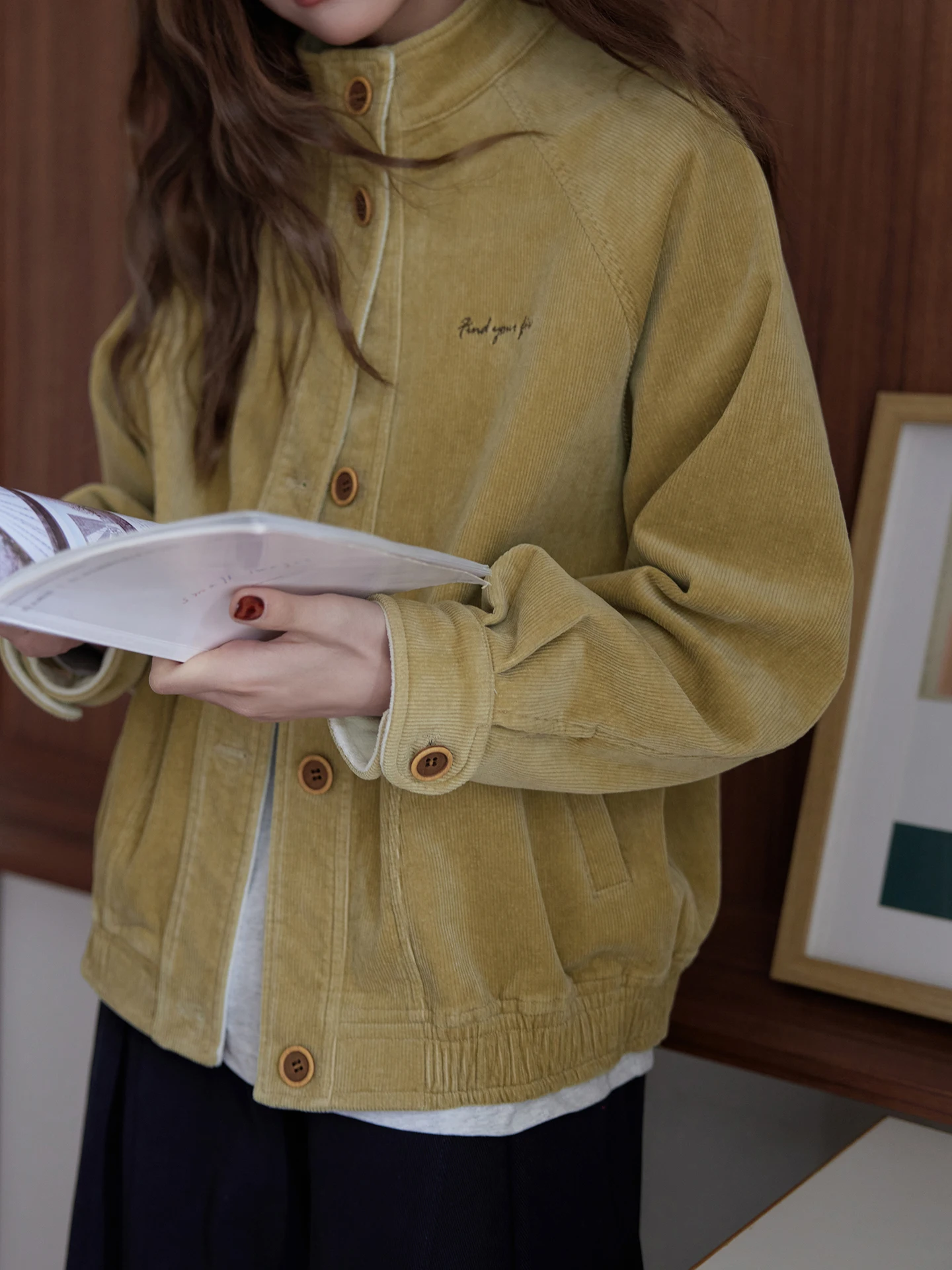 

Женское зимнее теплое пальто Mlife Morninghey свободного кроя из винтажного коричневого вельвета с текстурой, на флисовой подкладке, с воротником-стойкой