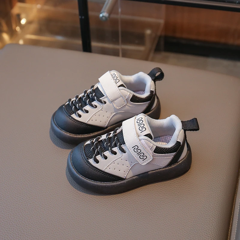 

Теннисная обувь для мальчиков и девочек, дышащая детская повседневная обувь с сеткой, осень 2023, новые детские туфли на плоской подошве с закрытым носком, нескользящая