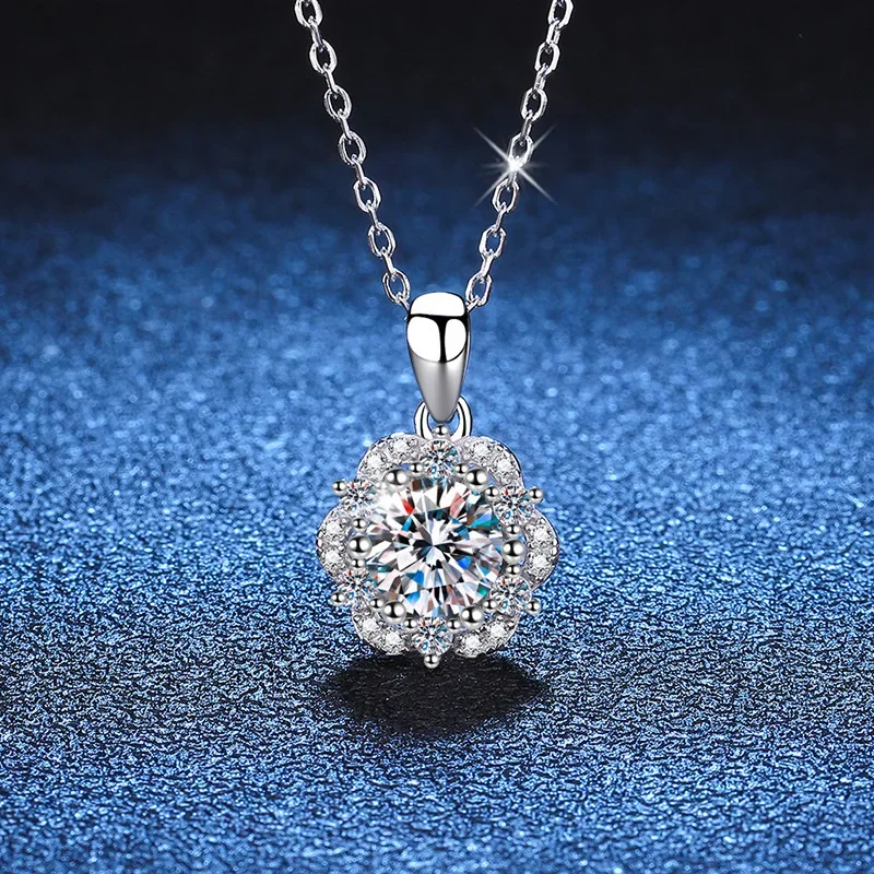 

18K gold inlaid diamond women's pendant, D-color moissanite PT950 platinum luxurious 1-carat fashionable necklace
