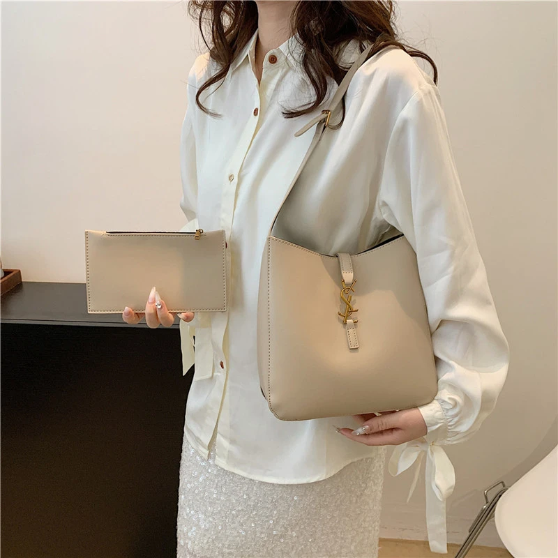 High-End Designer Paris Fashion Messenger Bag With Leather Material And Crossbody Style For Trendy Women