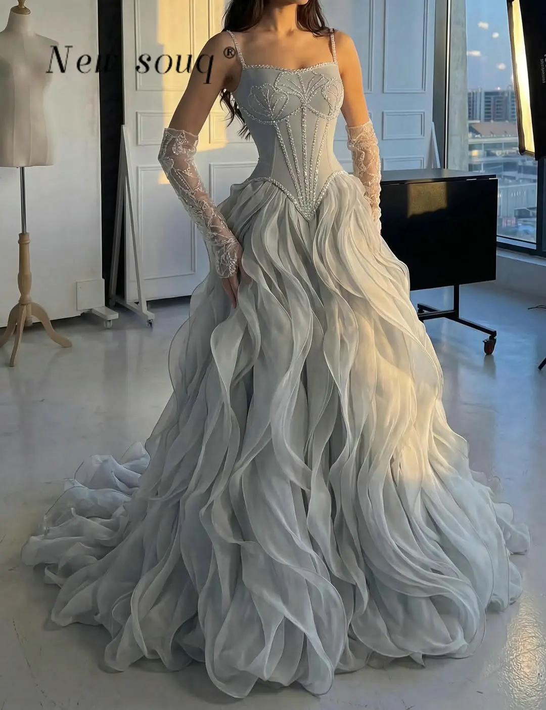 

Silver Beaded Spaghetti Straps Ruffles Evening Dresses Customized Puffy A Line Long Prom Gowns Formal Wedding Party Dress