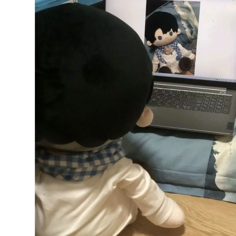 Ataque a los Titanes Rivaille Ackerman 40CM atributo postura sentada Linda muñeca de algodón juguetes de peluche de dibujos animados juguetes de peluche regalo de peluche