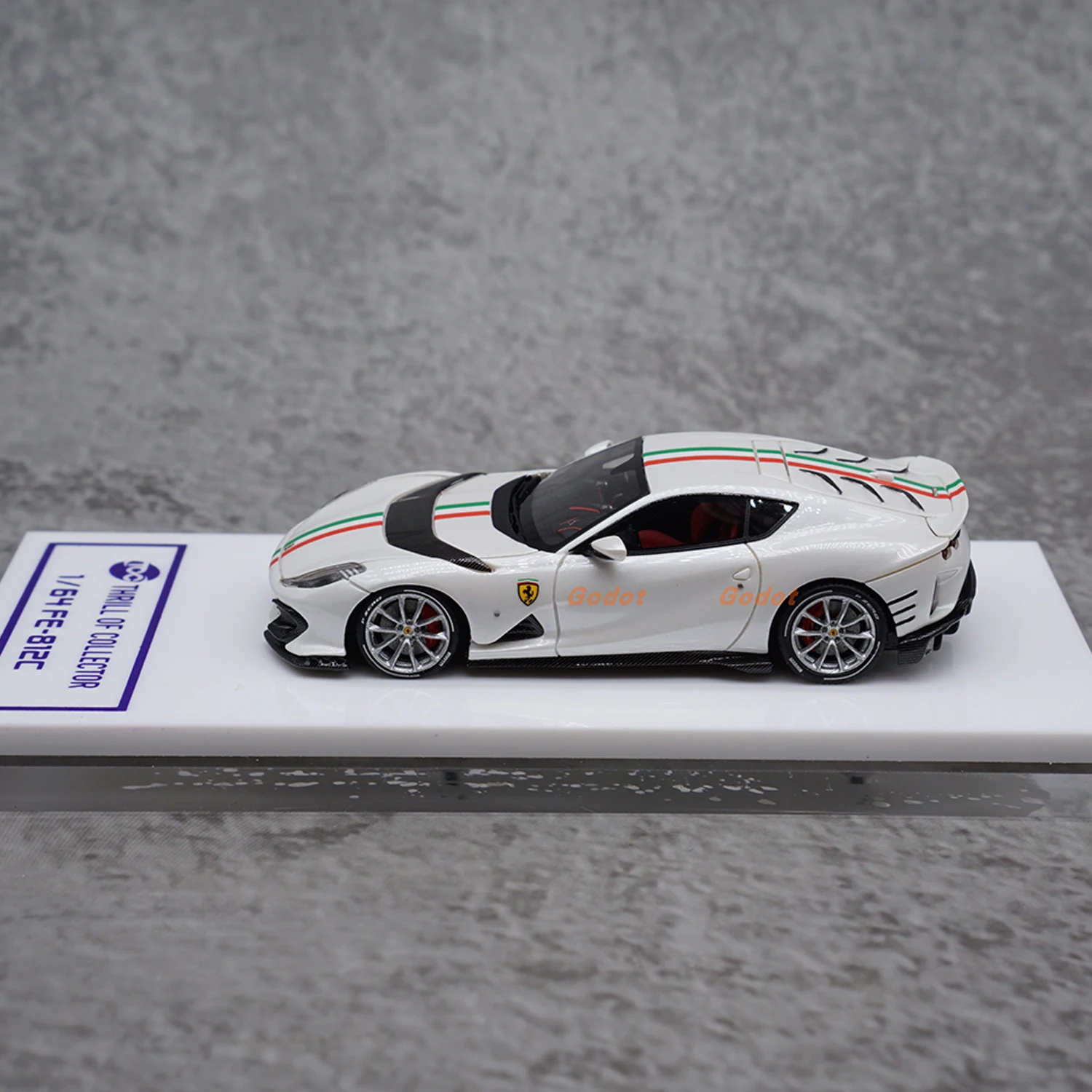 TOC×Fuelme 1:64 Scale Diecast Alloy Ferrari 812 Competitione Toys Car Model Classic Nostalgia Adult Gift Souvenir Static Display