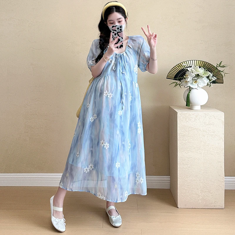 vestido-holgado-de-moda-para-mujer-embarazada-verano-2026-vestido-de-maternidad-de-gasa-con-bordado-floral-manga-abullonada-azul-cuello-redondo-con-cordon