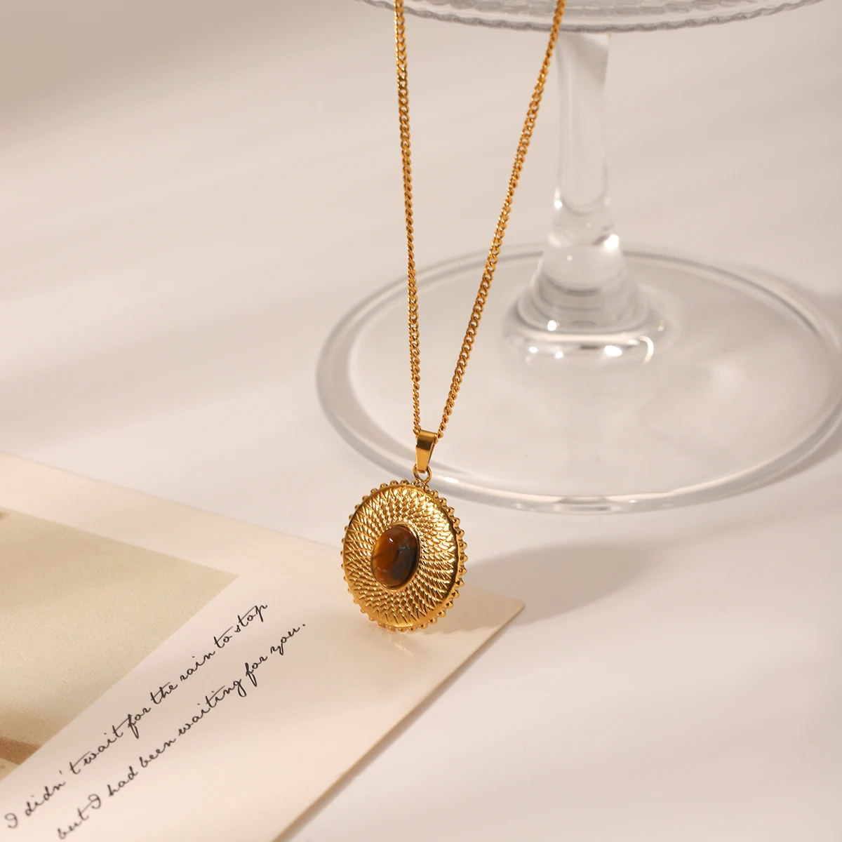

Huang Chao Exquisite Stainless Steel Brown Stone Pendant Retro Women Design 18k Gold Plated Round Fashionable Jewelry Accessory