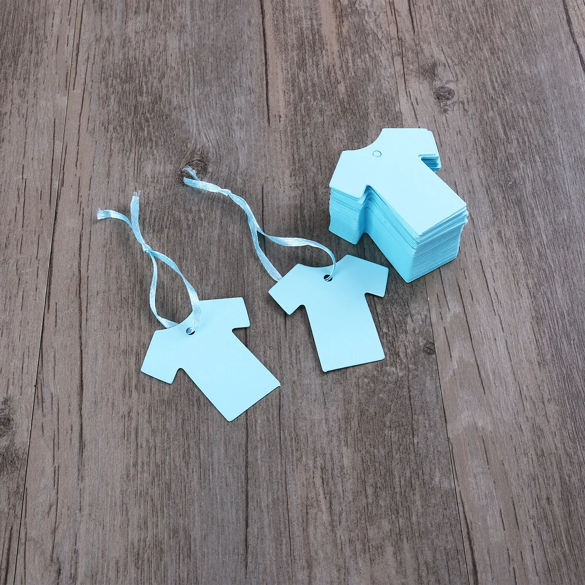 100 Etiquetas de Regalo para Baby Shower, de Papel con Forma de Tela Azul, Perfectas para Ropa, Etiquetas de Precio, Tarjetas de Estudiante, Marcapáginas