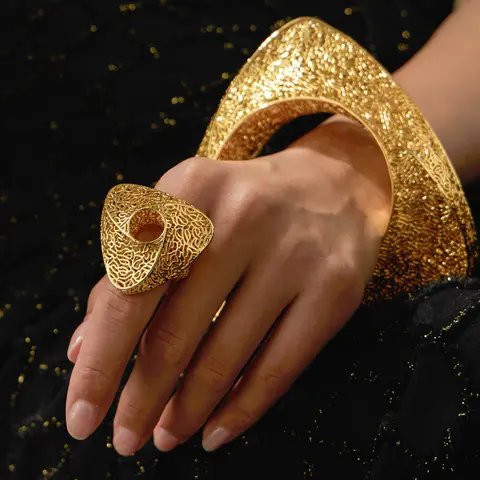 IVOG Hollow Triangular Shape Design Ring For Women Delicacy Knit Mesh Texture Ring Fashion Jewelry Flagship Store