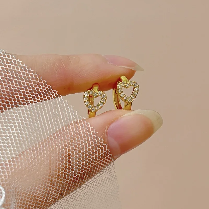 Lnngy Niedlicher hohler Herz-Moissanit-Creolen für Frauen, 925er Sterlingsilber, glänzende Ohrstecker, modischer Ohrschnallen-Schmuck