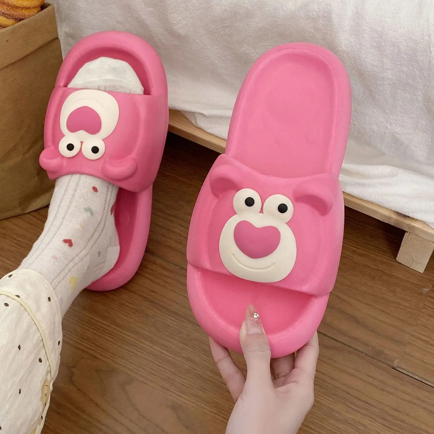 

2024 New Strawberry Bear Lotso Anti Slip Women's Summer plus size Outwear Home Couples Feet Feeling Cool Slippers women sandals