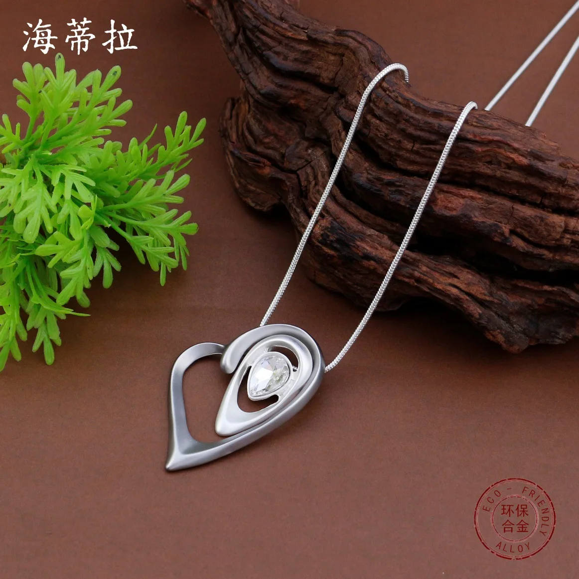 DIY accessories dumb hollow geometric love long pendant women's simple and advanced sense diamond-encrusted heart-shaped versat