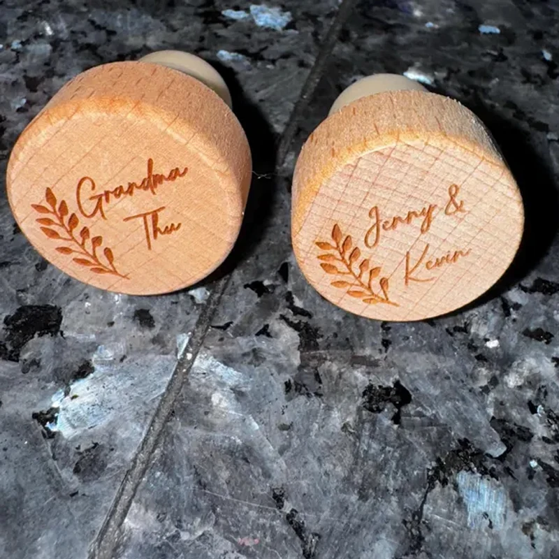 5 Stück personalisierte Weinkorken aus Holz, individuelle Weinstopper, Hochzeit, Junggesellenabschied, Dekorationen, Brautparty, Braut, Geschenke – Detail 3