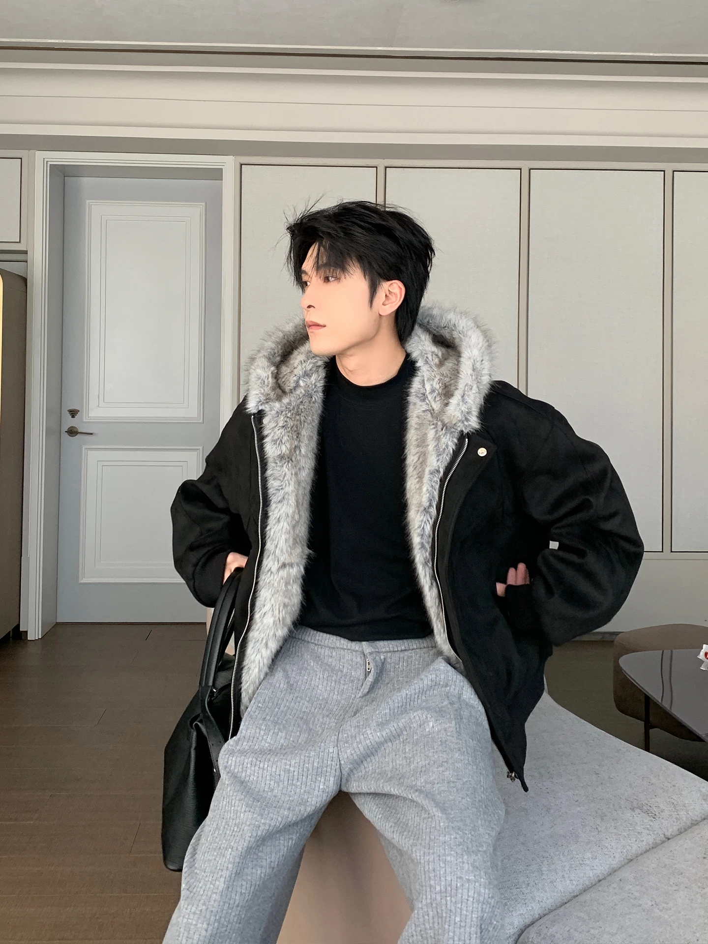 Men's 2025 Winter New Jackets Men's Hooded Padded Jackets Faux Fur Collar Windproof Solid Color Parkas Zipper Simple Chic Coats