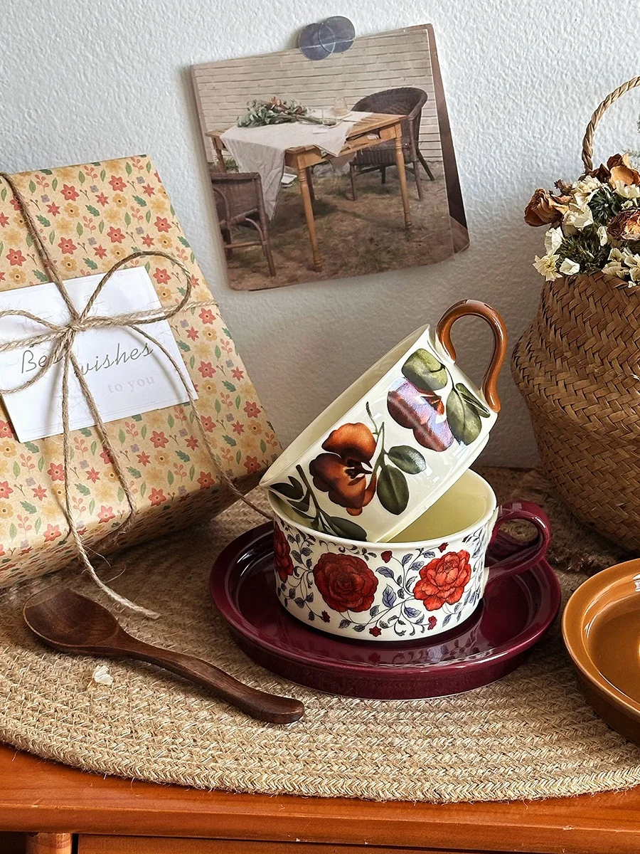 

Набор тарелок в стиле ретро Cerc, роскошная чашка для теробеденного чая, кофе Di, подарок высокой эстетической ценности для девочек, дизайн с одной ручкой для ушей