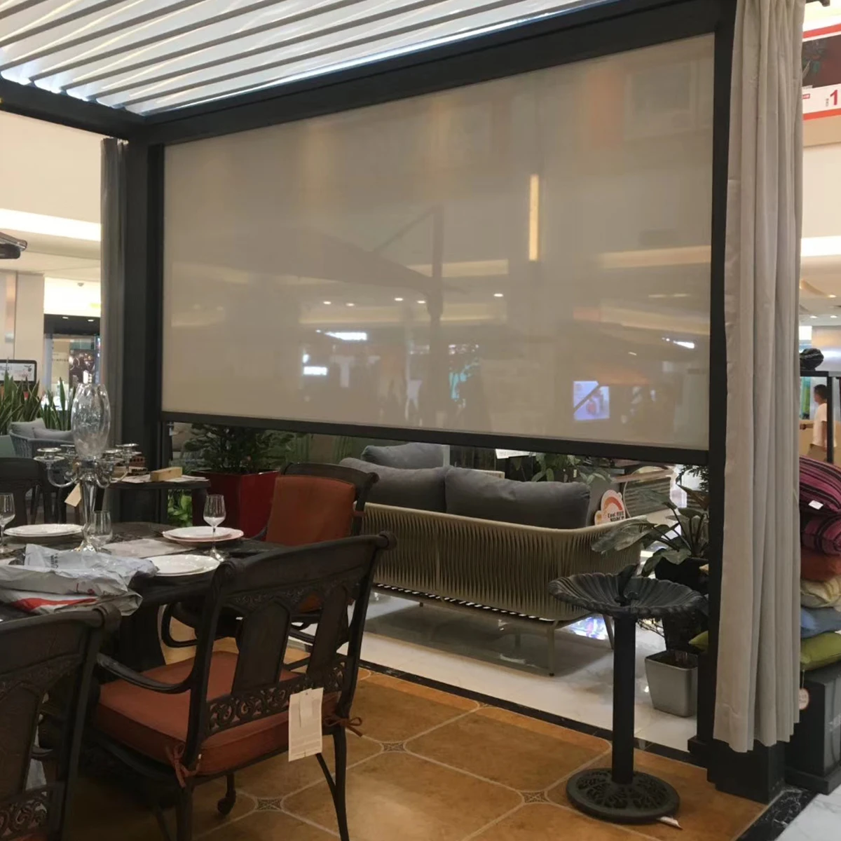 المدمج في مقاوم للماء يندبروف  - مراجعة Outdoor Power Blinds وسعره