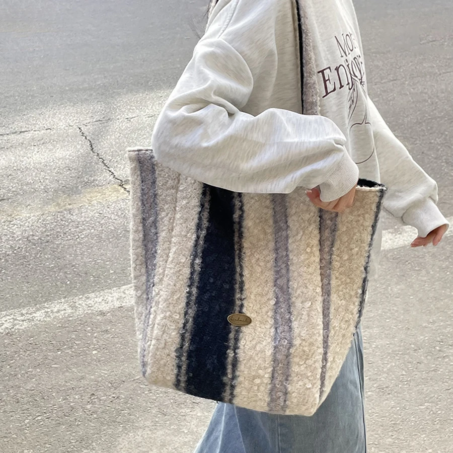 

New Autumn/Winter Casual Hairy Bag Women's Korean Ins Large Capacity Plush Bag Versatile Single Shoulder Tote Bags