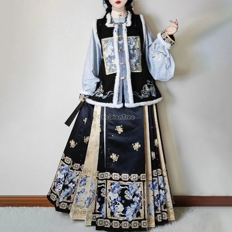 ชุดฮั่นฝูผู้หญิงสไตล์ราชวงศ์หมิง ฤดูหนาวปี 2025 คอเหลี่ยม ปักลายหน้าม้า ผ้ากำมะหยี่หนา ดีไซน์หรูหรา