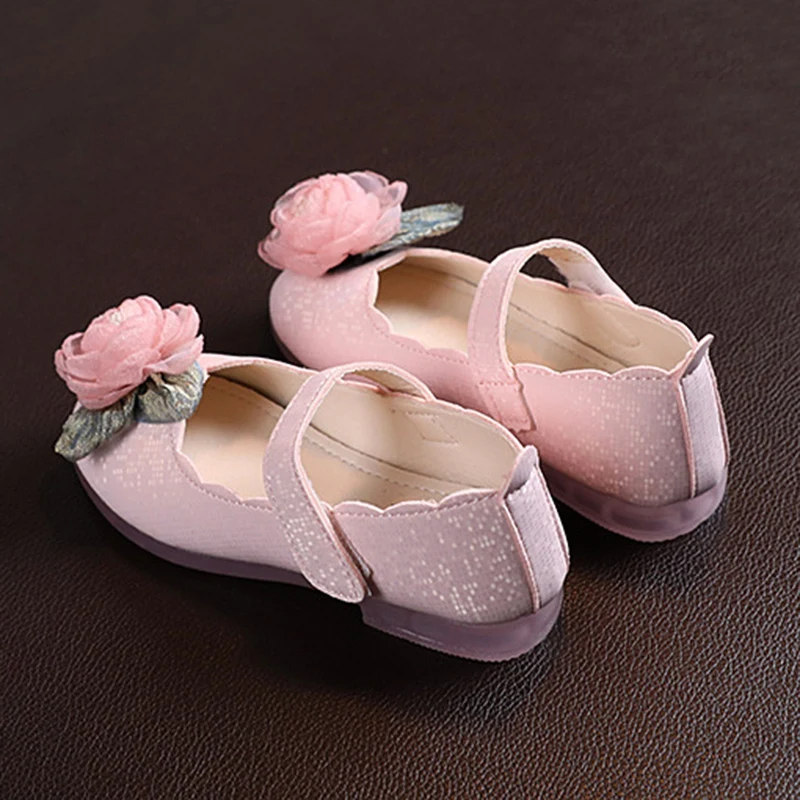 Scarpe da principessa per neonate 2023 nuova moda Solid Soft Bottom bambini sandali in pelle PU pizzo fiore scarpe da ballo per bambini