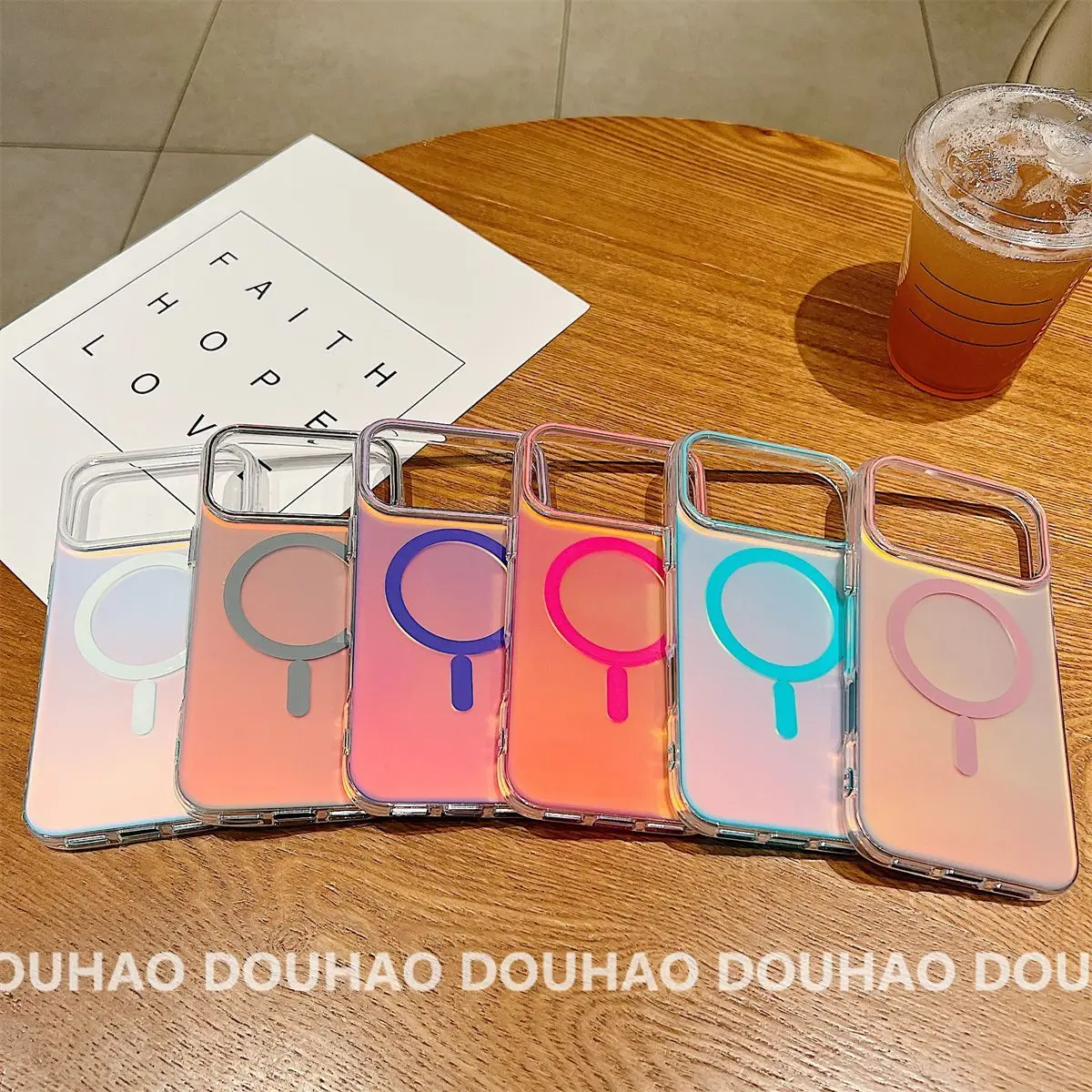 La custodia magnetica per cellulare con gradiente laser adatta di nuova moda è adatta per Iphone 17Promax 16Pro 15 14 13 Custodia smerigliata