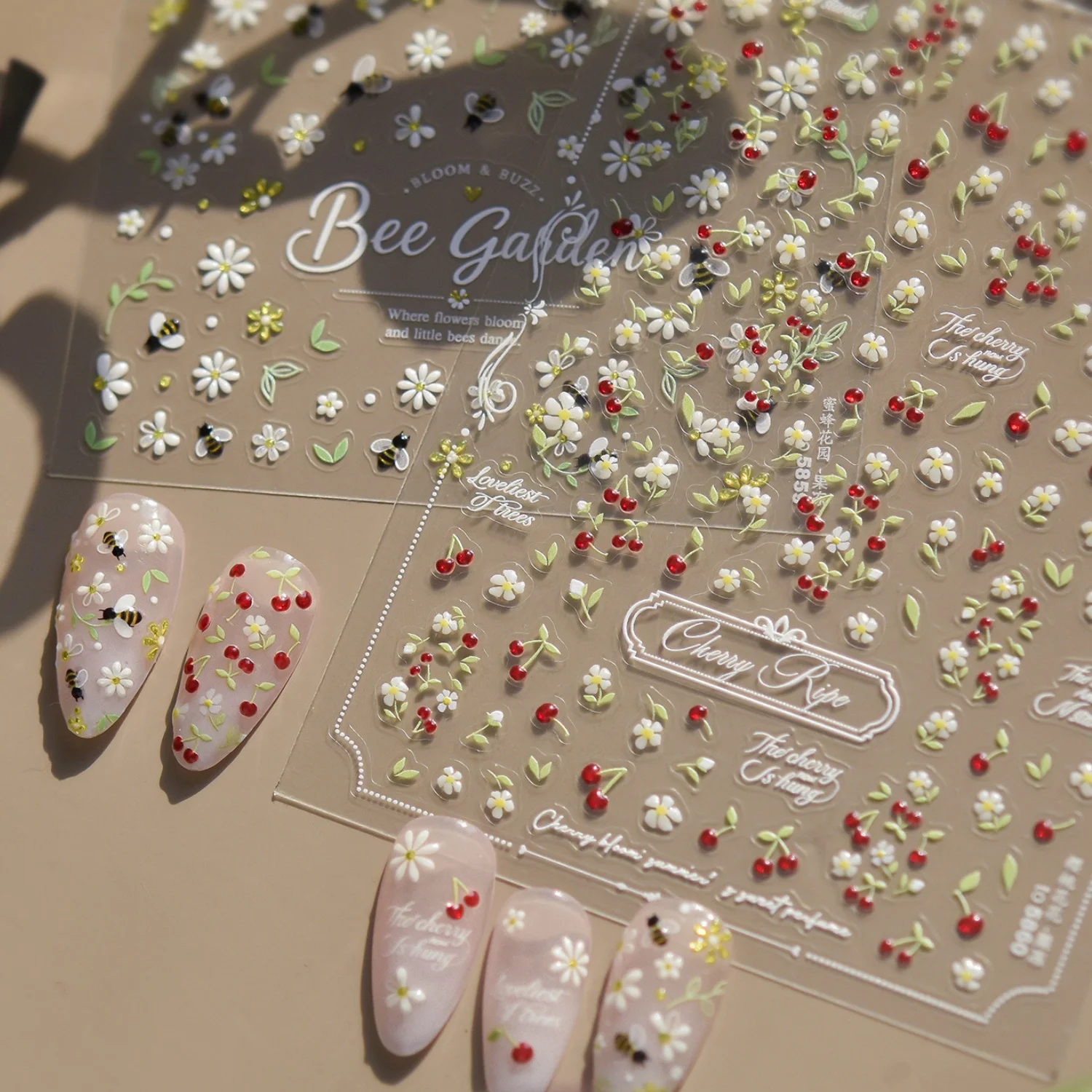 Vintage Französische 5D Nagelkunst-Aufkleber, Reife Rote Kirschen, Weiße Blumenzweige, Europäische Spitze, Selbstklebende Nagelsticker für Maniküre