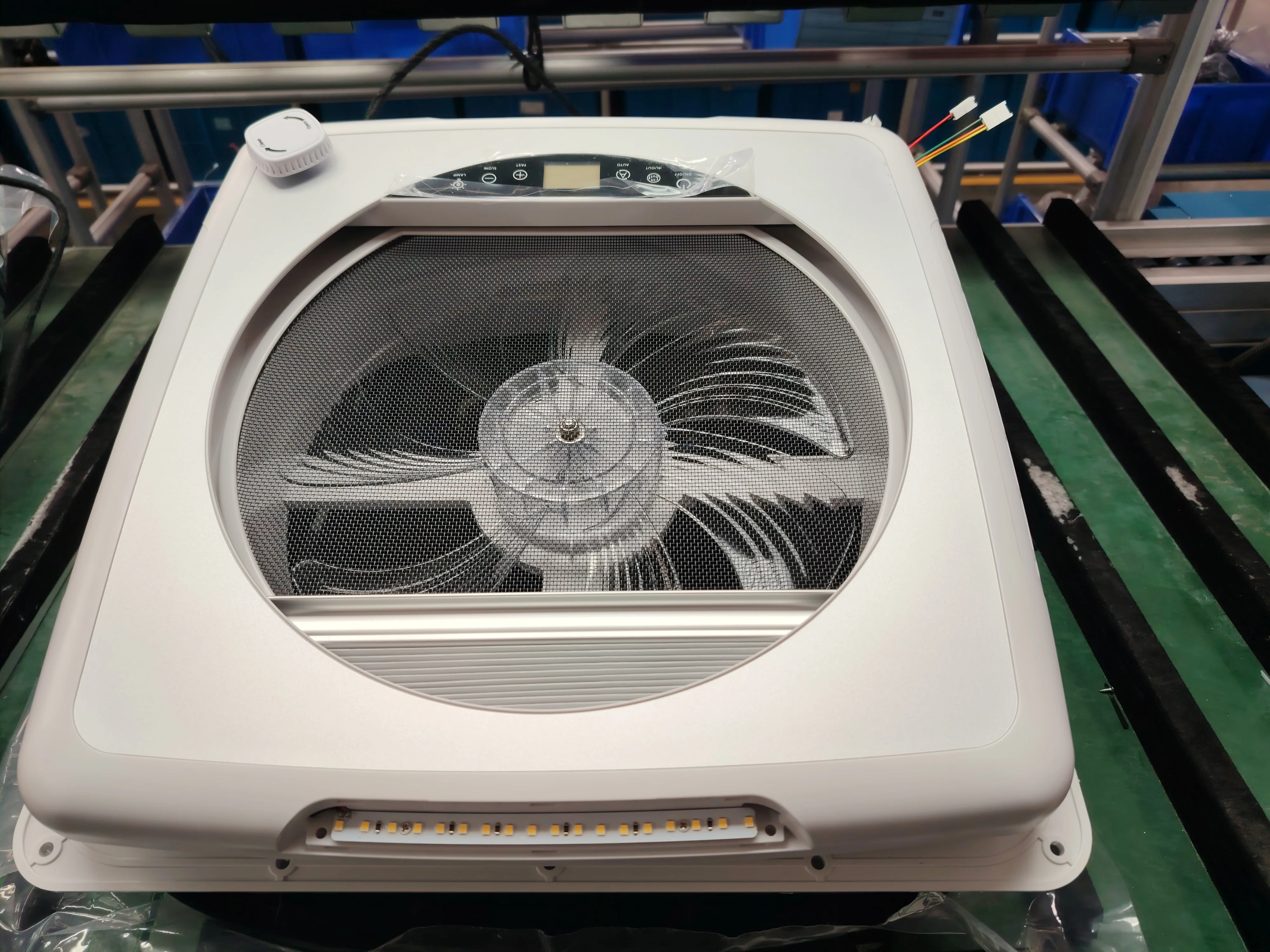 

RV Accessories 12V 14" Caravan Skylight All In One With Auto Temp Control & Remote 10-Speed Reversible RV Roof Vent