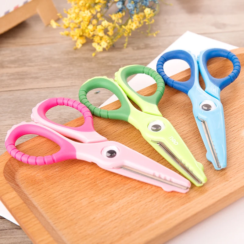 Deli 6071 Cartoon Scissors Tijeras Para Manualidades Crocodile Cute Kawaii Portable Art Handmade Scissors Safety Anti Cutting