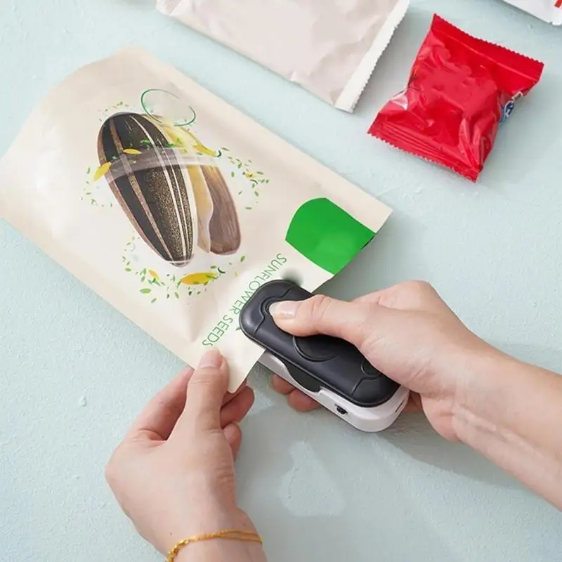 U1JE Túi niêm phong túi mini Túi mini với máy cắt 2 trong 1 Máy bịt kín thực phẩm động Tiện ích nhà bếp cho túi chip