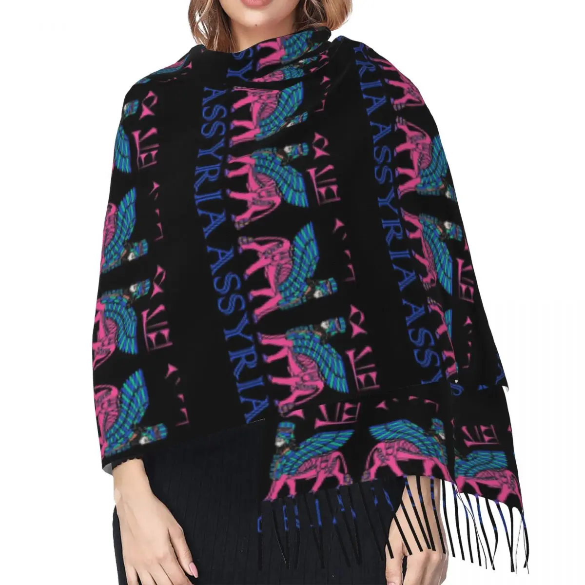 ผ้าพันคอหรูหราลายธงชาติซูริโยแบบอัสซีเรีย ผ้าพันคอพู่ห้อยสำหรับผู้หญิง ผ้าคลุมไหลนุ่ม อุ่น ผ้าคลุมไหลขนาดใหญ่สำหรับฤดูใบไม้ร่วงและฤดูหนาว