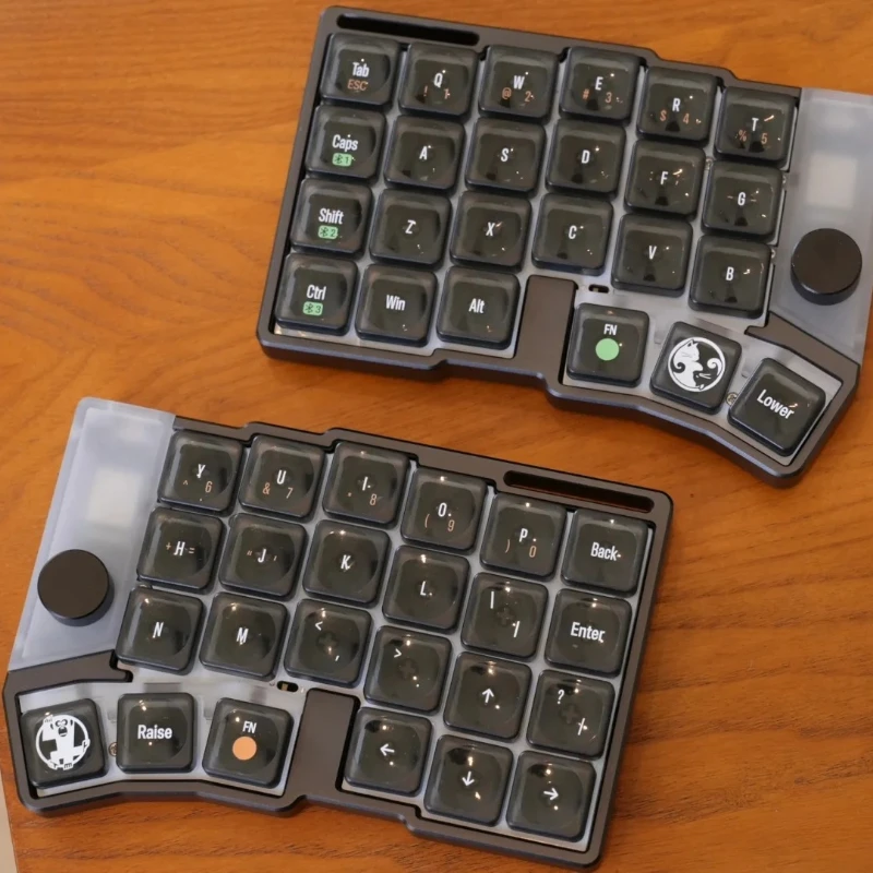 Custom Hot Sales New Cornix Split Keyboard Bluetooth Wired CNC Shell VIAL Key Changing Kailh Choc V2 Axis Ergonomic Gift