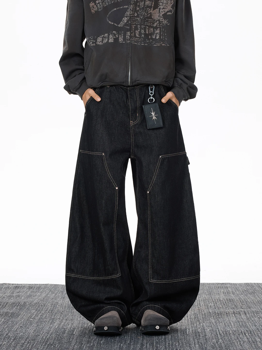 Calça Jeans Unissex Retrô Americana com Corte Solto e Detalhes de Costura Preta, Perna Larga, Moda Jovem, Corte Reto, Primavera