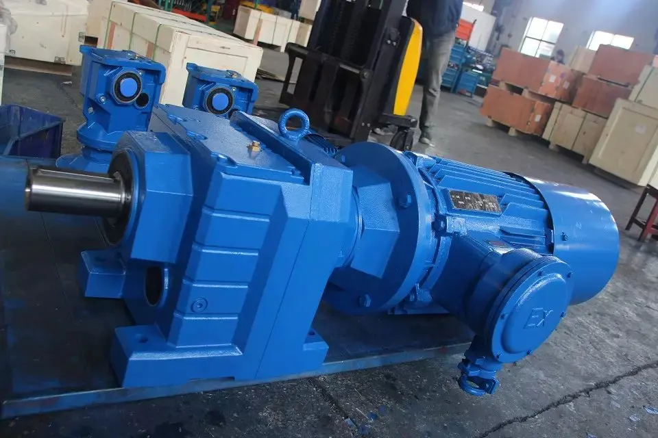 R Series Helical Three-stage Reduction Gearbox  Apply for Engineering and Building Materials Machinery