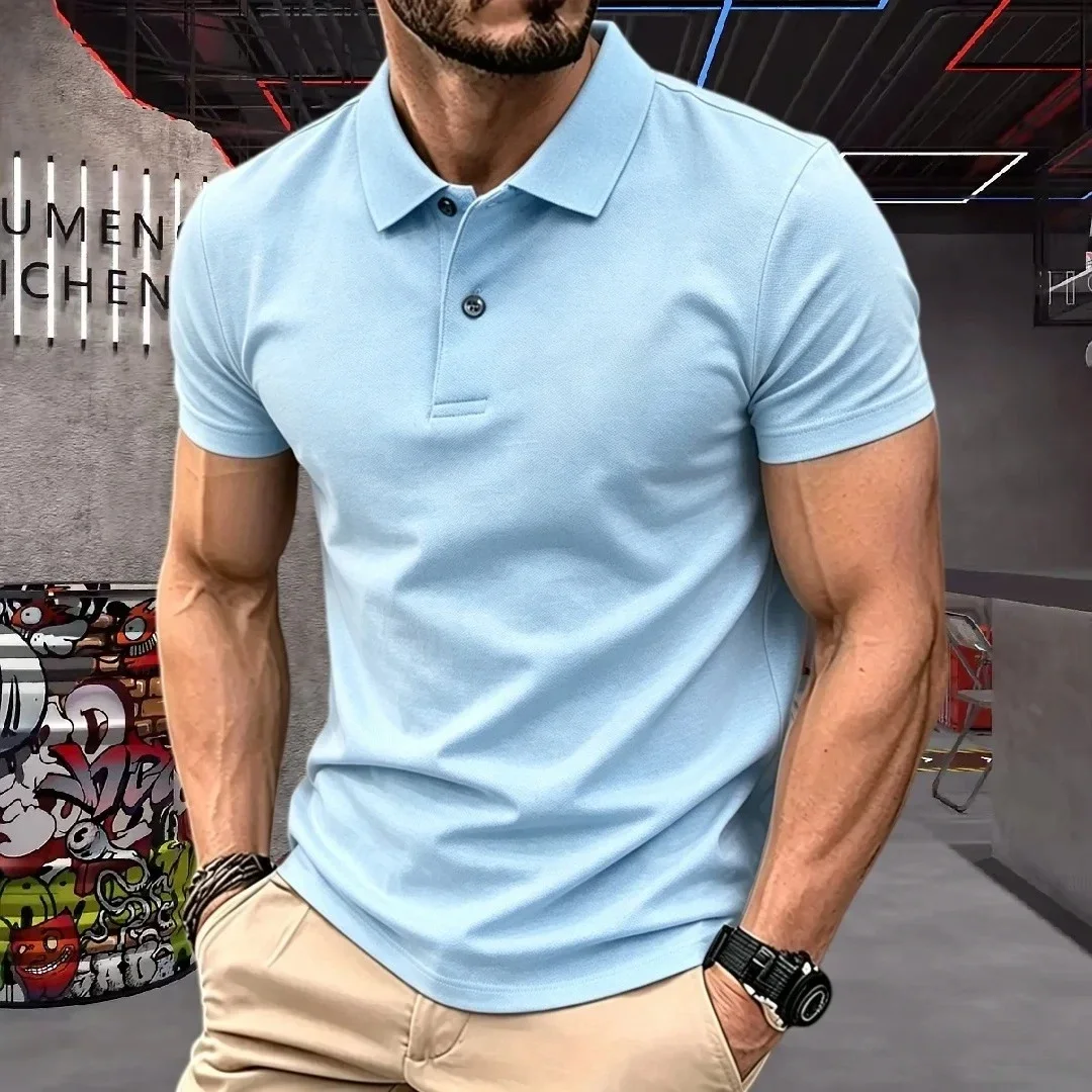 Hochwertiges Poloshirt aus 100% Polyester, Kurzarm, Herrenmarke, schlichter Buchstaben-Prägedruck, bequemes, lässiges, atmungsaktives Sommer-T-Shirt – Detail 2