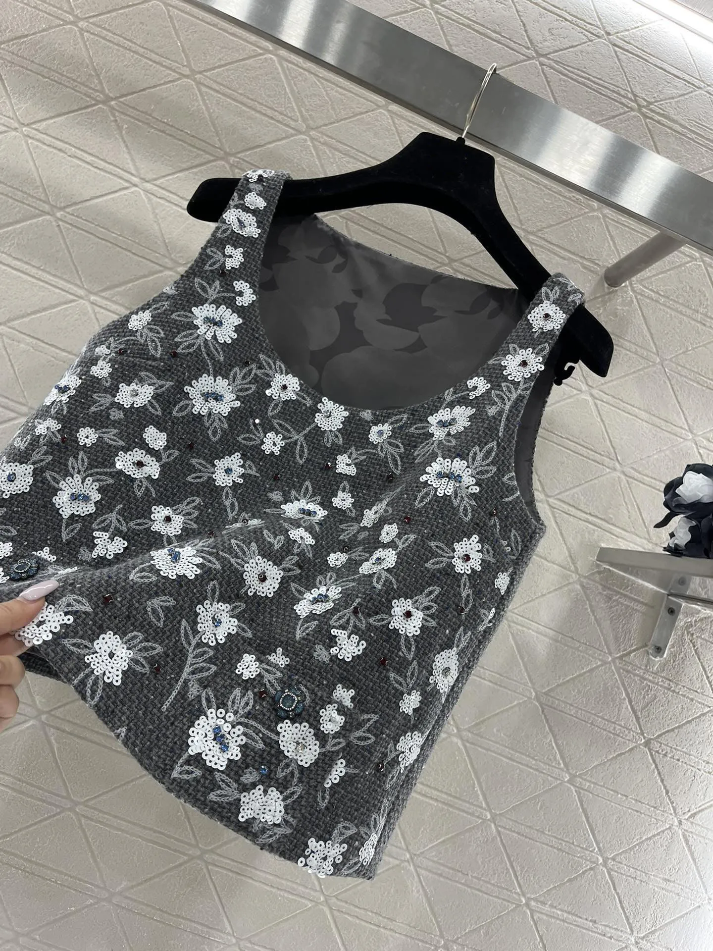 2024 Autumn New High Quality Women's Clothing Sparkling flower decorative woolen vest 0907