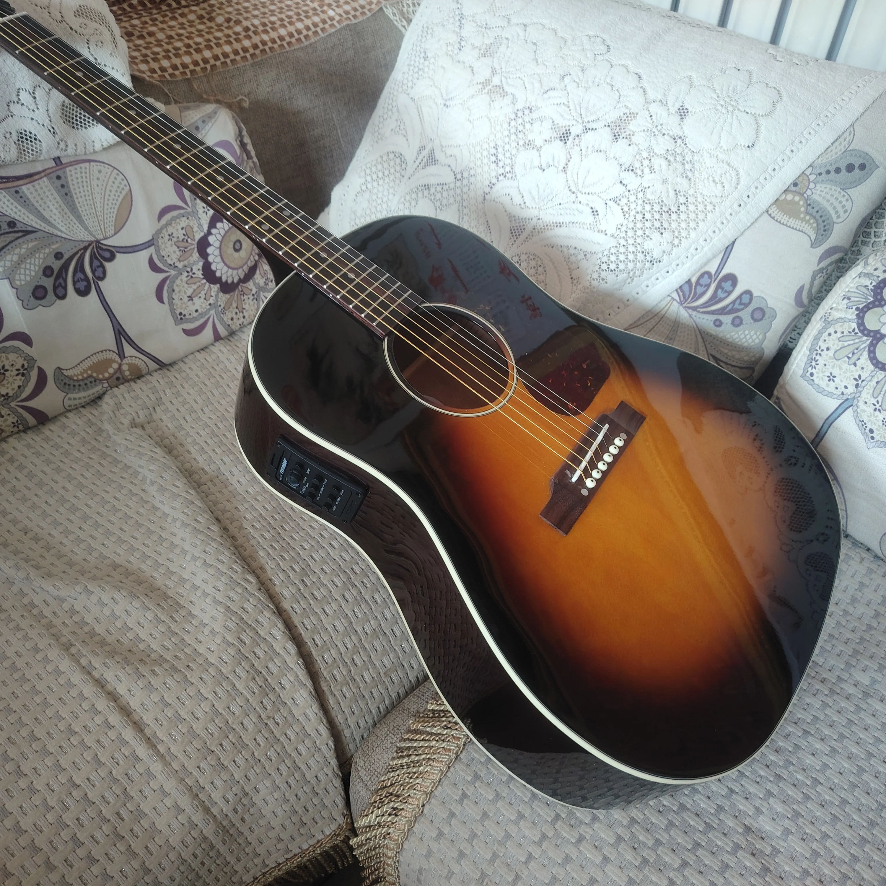41 Inch J45 Acoustic Folk Guitar, Solid Spruce Top, 301 Built-in Pickup, Fast Shipping