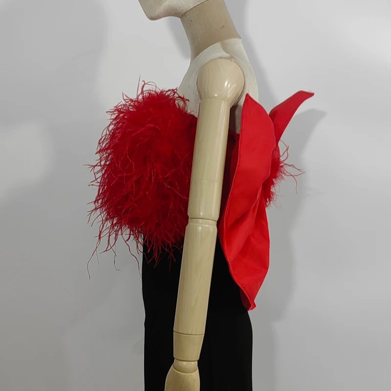 Nowa bielizna typu bra z dużą kokardą na plecach, wykonana w 100% z naturalnych piór strusich, idealna na wesela, długość 25 cm.