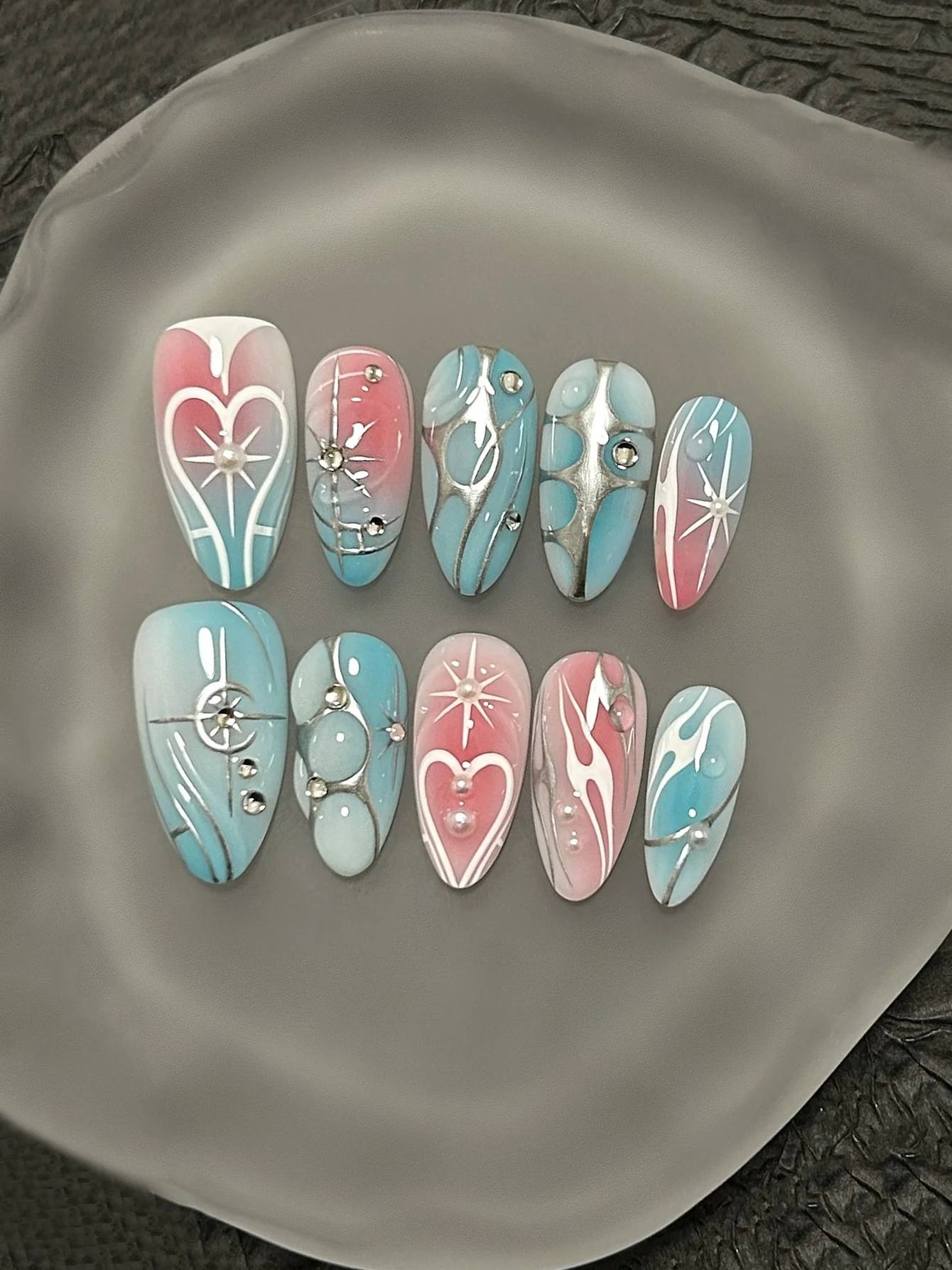 Set of 10 handmade vintage-style press-on nails; luxurious retro design, perfect for autumn/winter; nail art; gift.