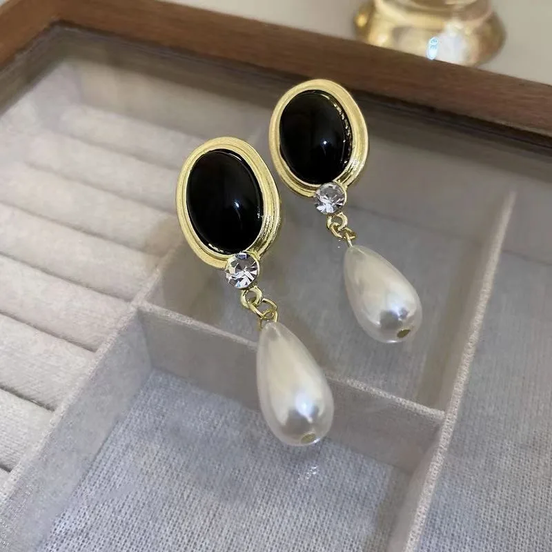 French Retro Dripping Oil Tulip Metal classic Imitation Earrings Female Personality Fashion Simple Temperament All-match Jewelry