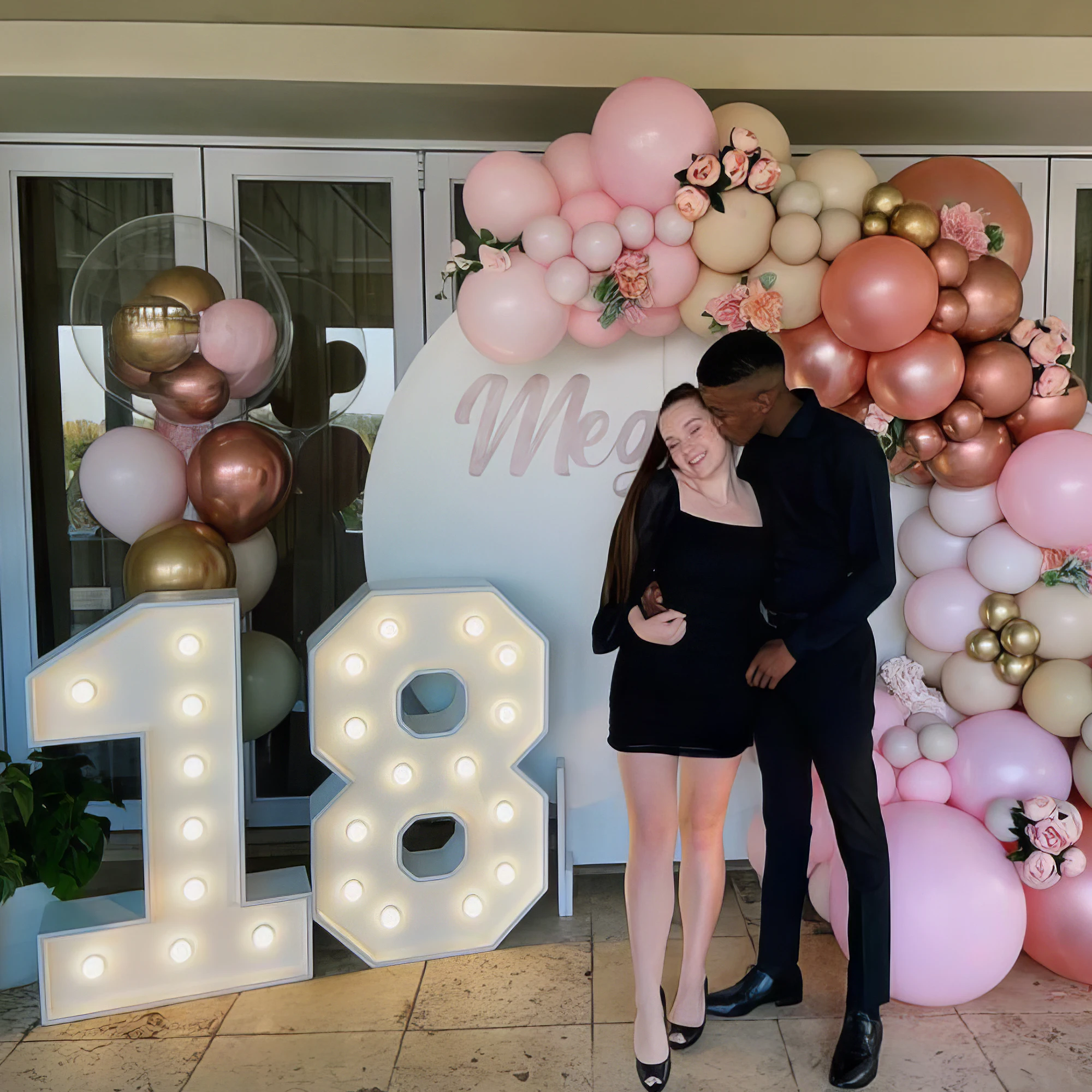 

Сделанные на заказ гигантские светодиодные цифры и буквы