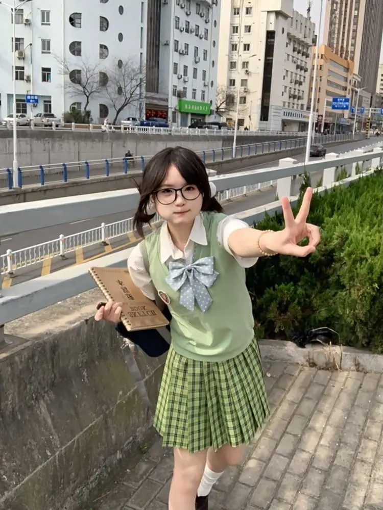 

Sweet Layered Vest Green Knitted Set JK Uniform White Enhancing Basic Mermaid Skirt Fashionable College Style