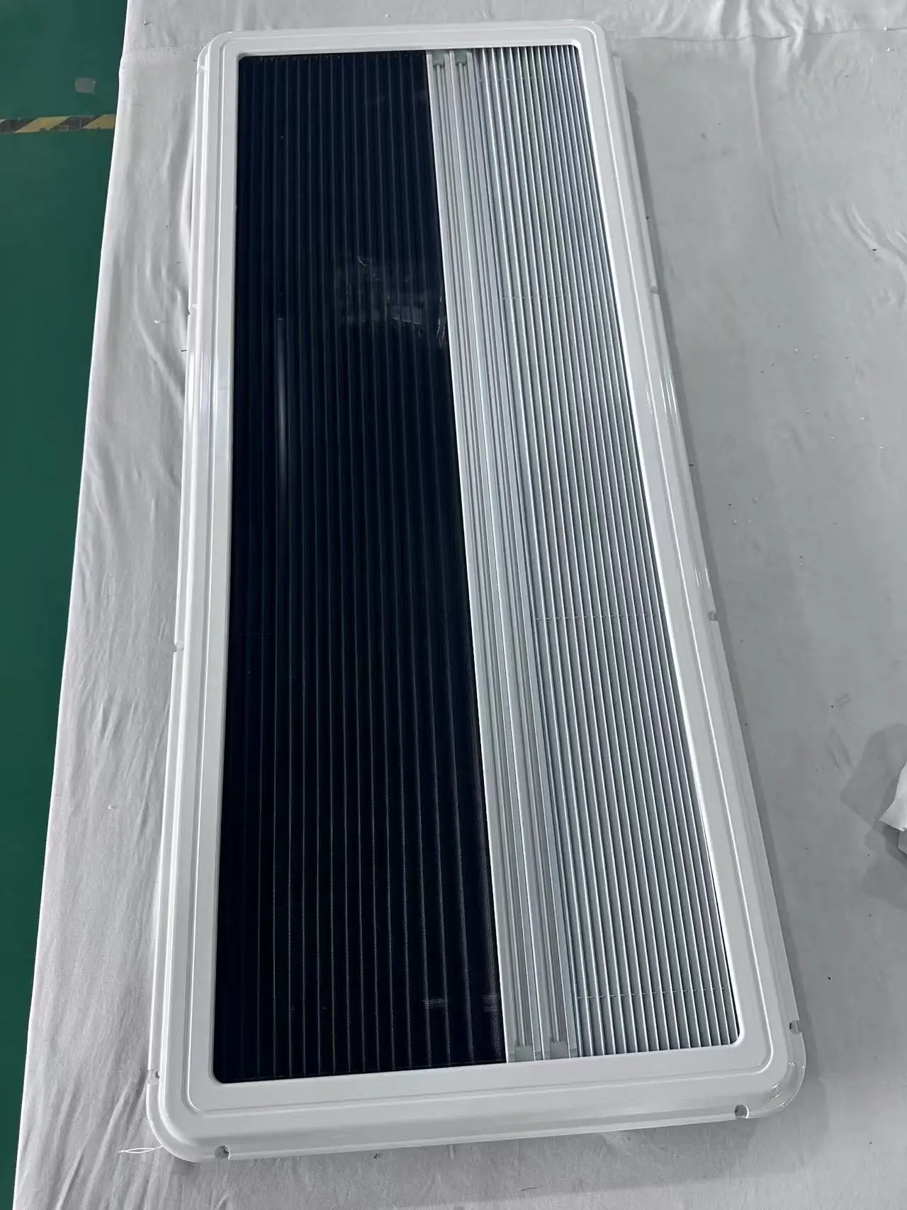 New Design Right Angle Window for RV & Camper Van 1452*552mm ASA E-Mark Certified with Knob Support Rods