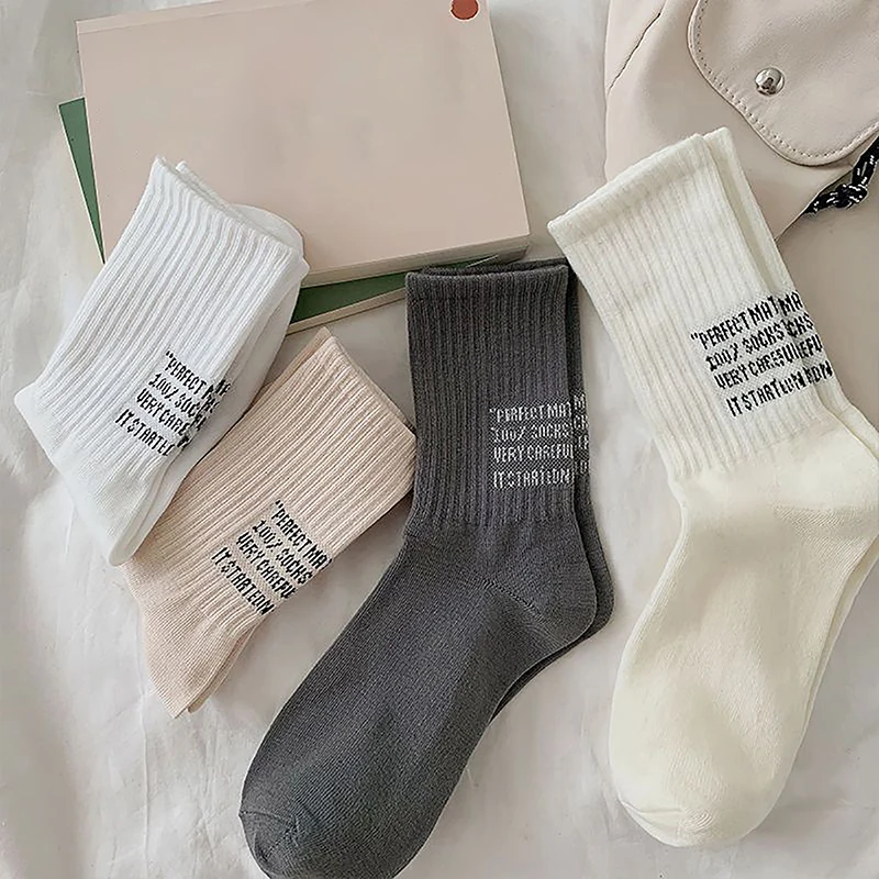 Herren Vintage männliche Buchstaben Medium Tube Socken japanische solide verdickte Sports ocken Handtuch boden Paar Socken gestrickte Sports ocken