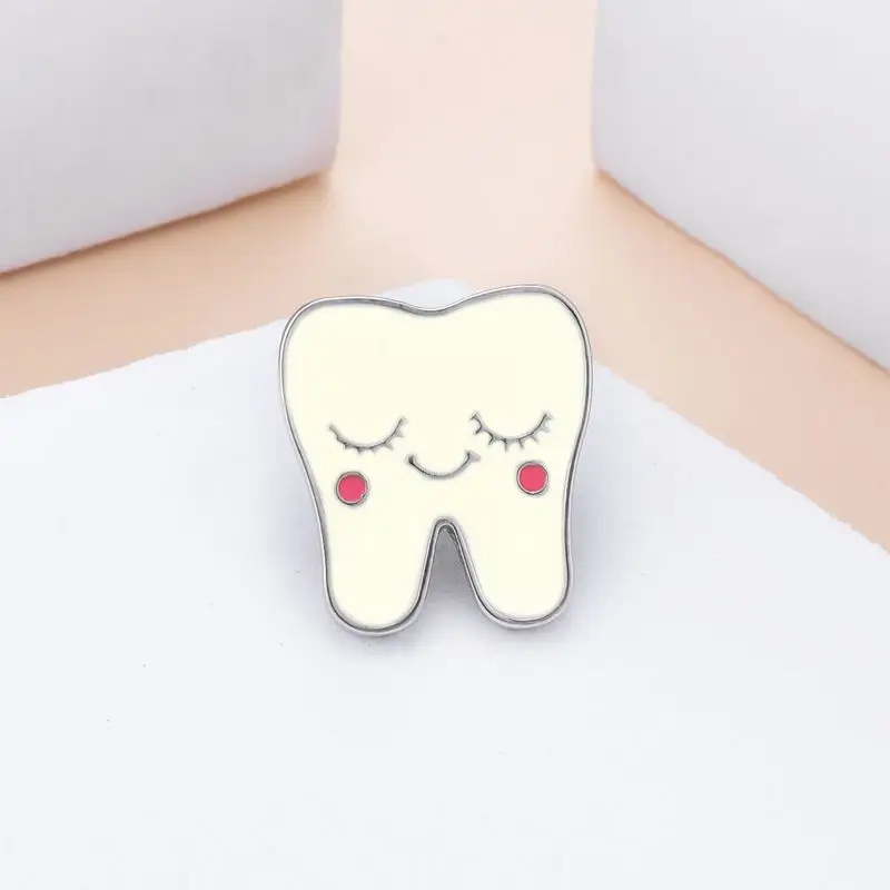 Harong Exquisite Teeth Brooch Oil-Dripping Material Pin Backpack Lapel Badge for Dental Staff Jewelry Accessories
