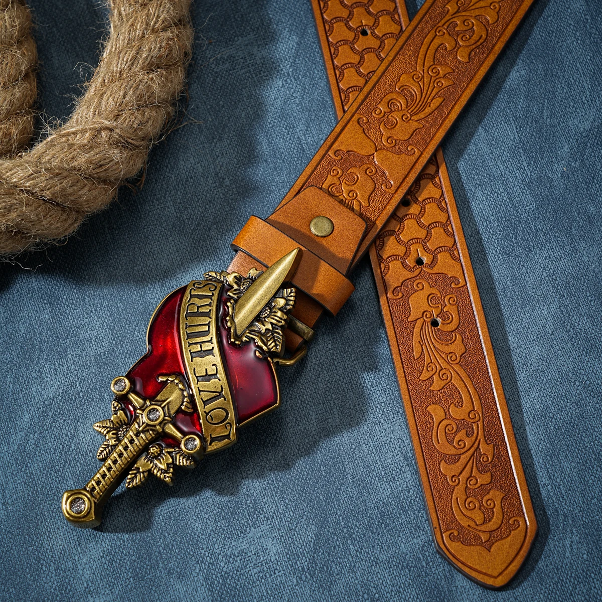 A casual, individual and retro belt, Western-style clothing accessory, metal buckle, PU belt, suitable for both men and women