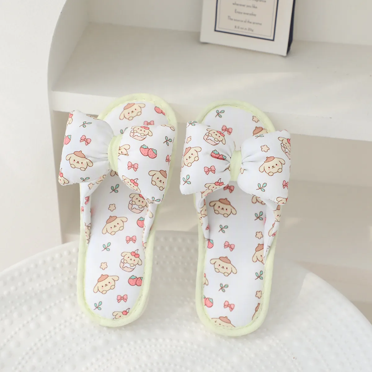 Warm and cute stuffed slippers with bows to accompany you through the winter, in a variety of colors