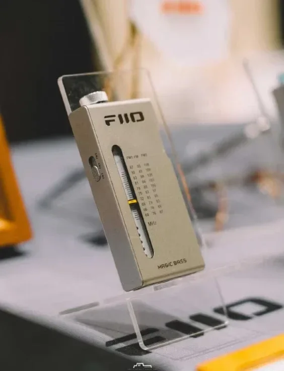 

Fiio Rr11 Portable Stereo Radio 13mm Ultra-Thin Aluminum Alloy Body Fm/Earphone Dual Mode Handheld Bass + 3d Sound Effect Custom