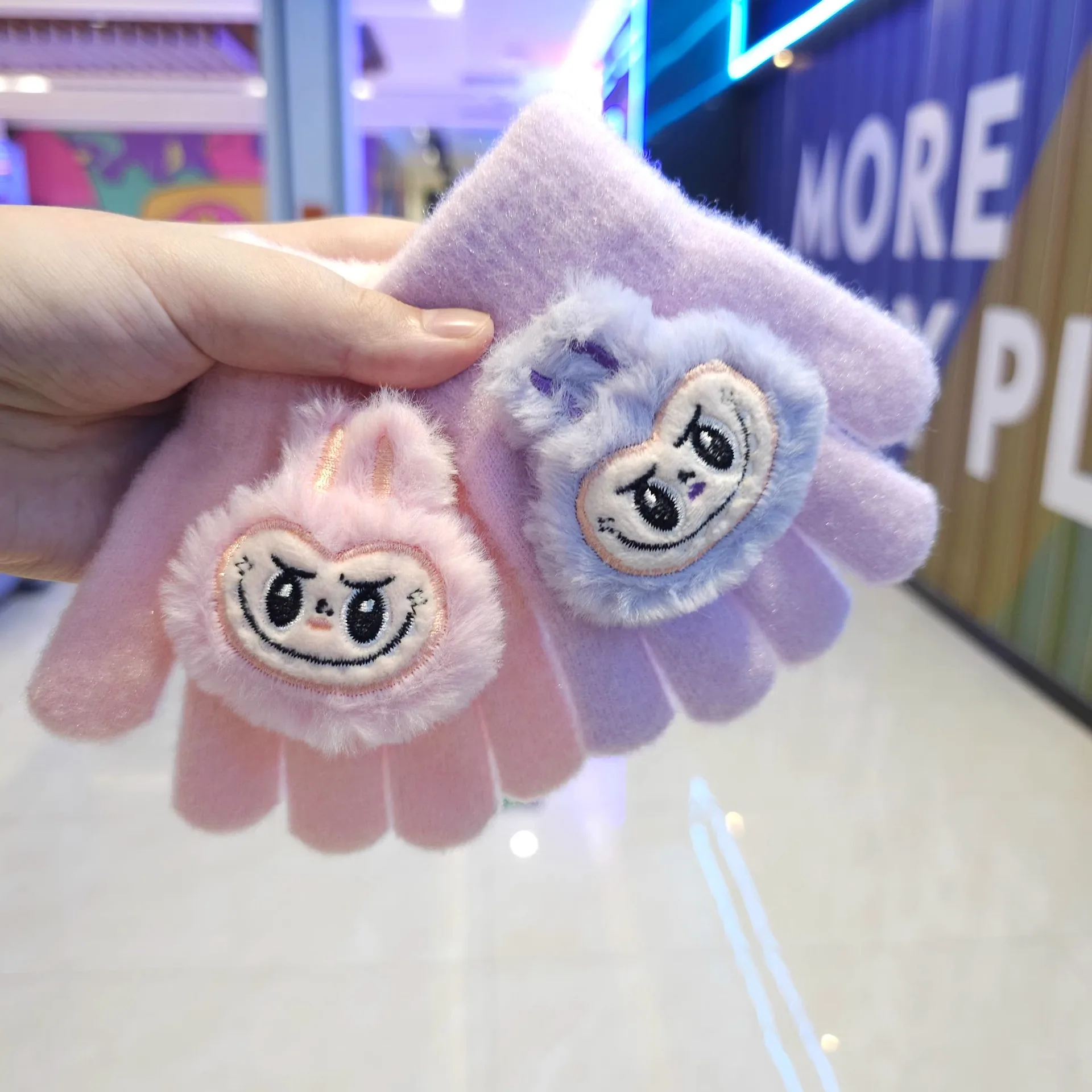 

Labubu winter cartoon cute plush children's gloves warm thickened five fingers split gloves