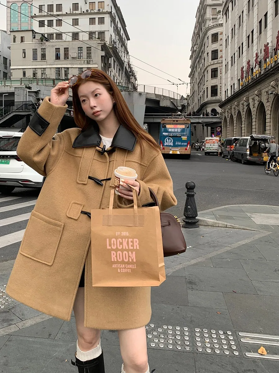 Red Celebrity Woolen Coat Women's Autumn Winter High-End Feeling Horn Button 2026 New Woolen Medium Length Outerwear