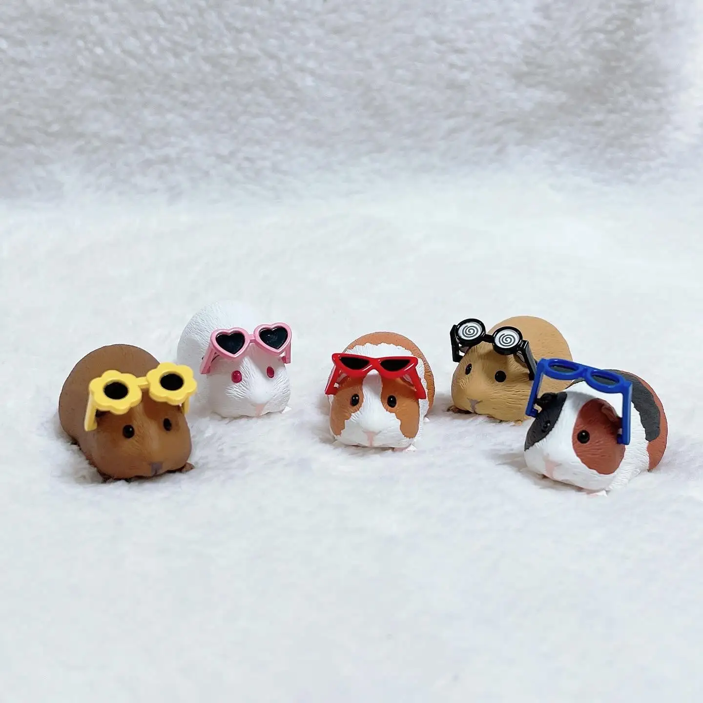 오리지널 캡슐 토이 귀엽고 멋진 둥근 뚱뚱이 햄스터 검은 눈 기니피그 움직이는 선글라스 착용 캐비 미니어처 장식 피규어