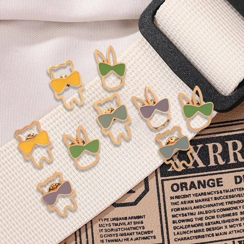 Hollow out versatile personalized brooch, cartoon cute rabbit bear collar needle, cardigan collar fixed buckle